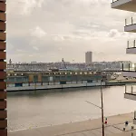 Port Side Incl Parking アパート *